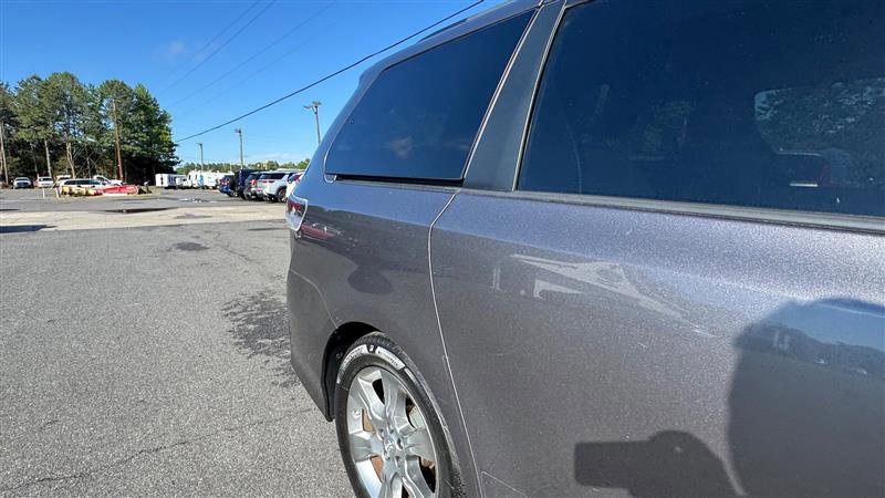 Used 2011 Toyota Sienna SE w/ Preferred Pkg FWD image 25