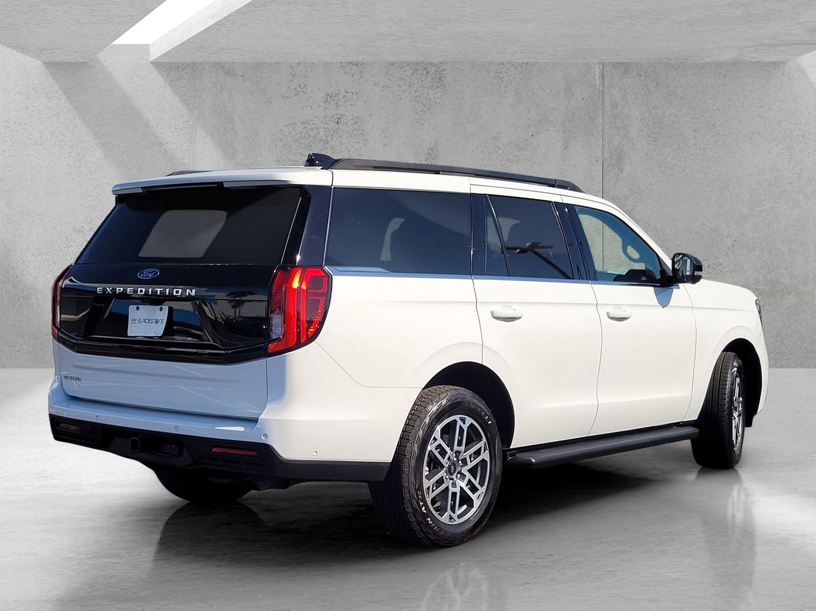 Used 2025 Ford Expedition Active AWD/4WD image 4
