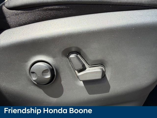 Used 2023 Chrysler Pacifica Limited w/ Uconnect Theater Family Group image 62