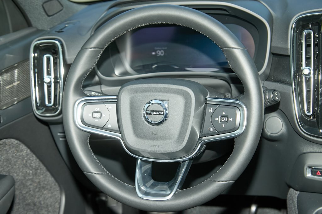 Certified 2023 Volvo XC40 Recharge Ultimate w/ Protection Package Premier image 21