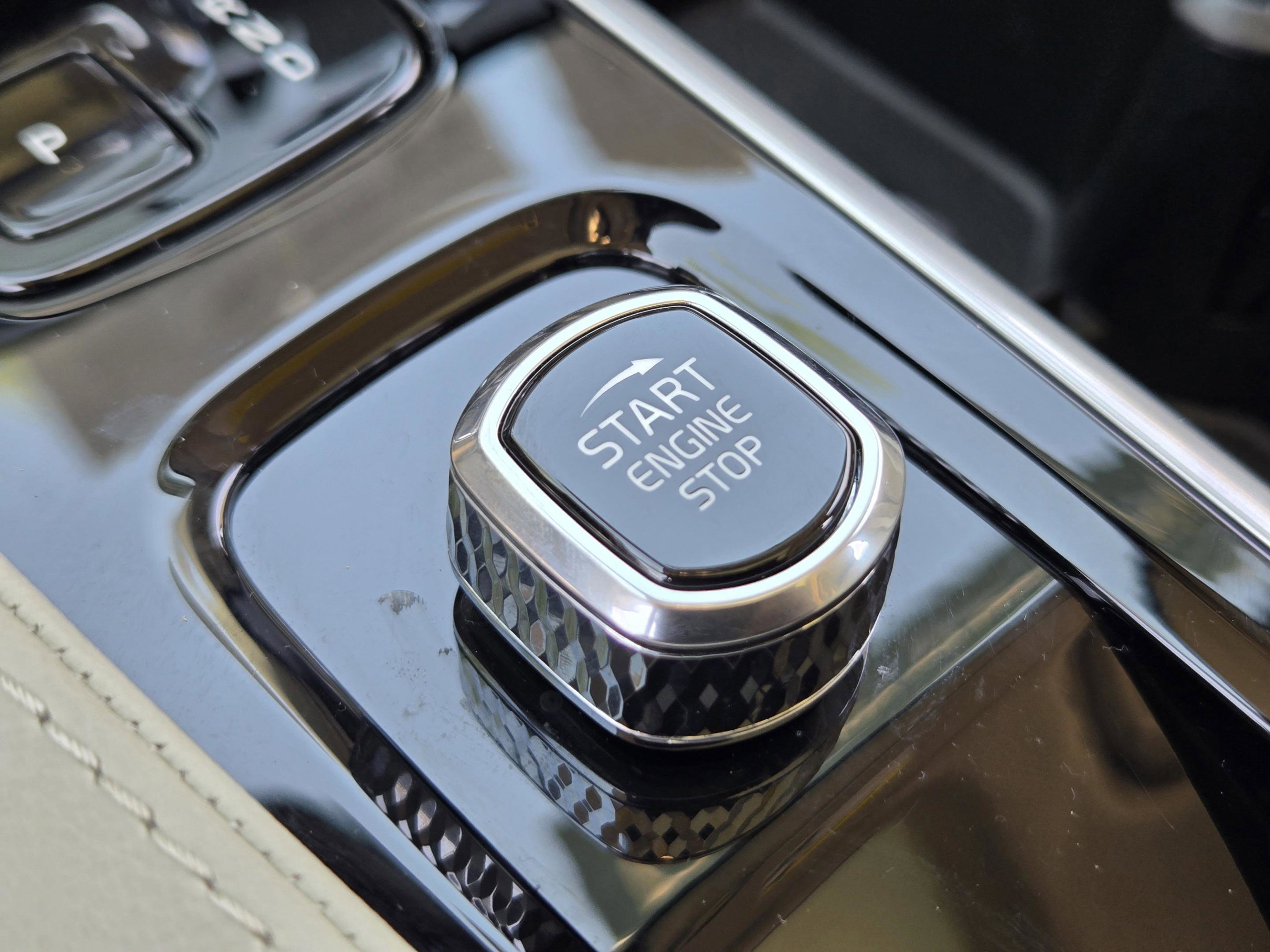 Used 2025 Volvo XC90 B5 Ultra w/ Protection Package Premier image 22