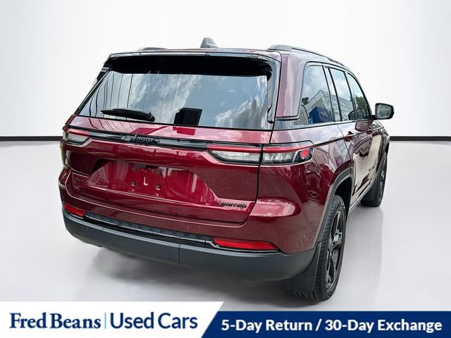 Used 2023 Jeep Grand Cherokee Limited w/ Black Appearance Package AWD/4WD image 8