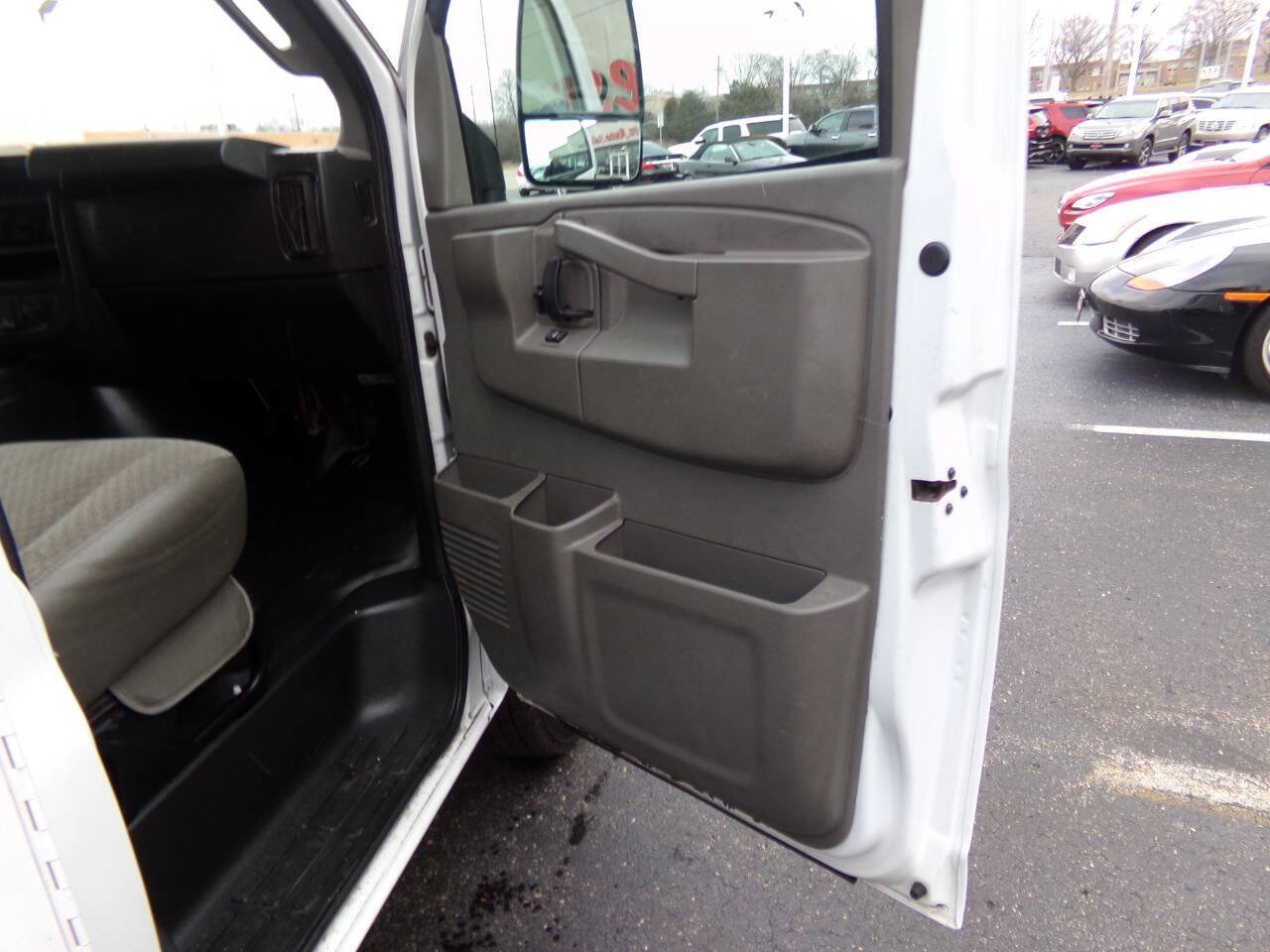 Used 2019 Chevrolet Express 3500 w/ Power Convenience Package RWD image 15