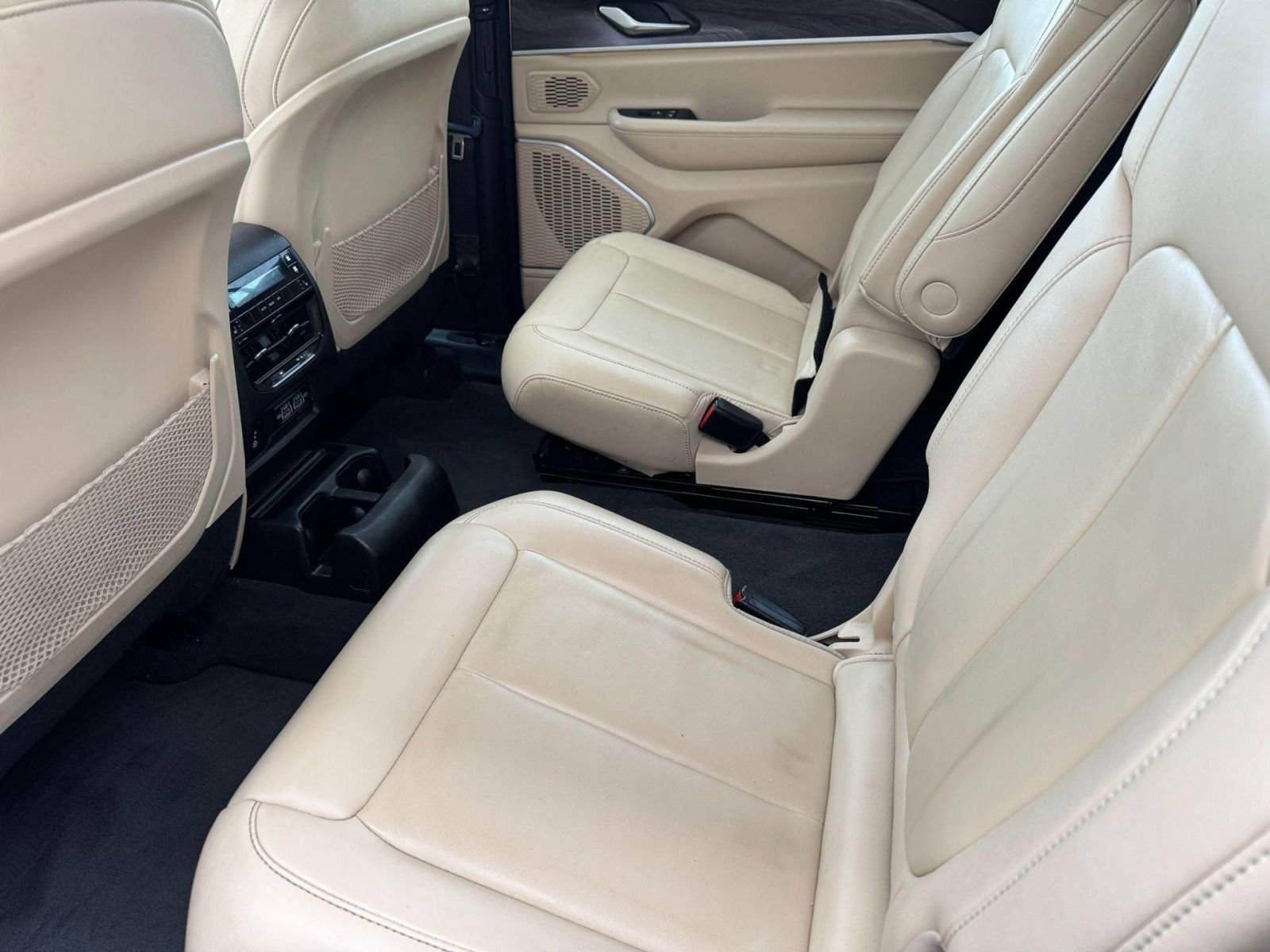 Used 2022 Jeep Grand Cherokee L Limited AWD/4WD image 18