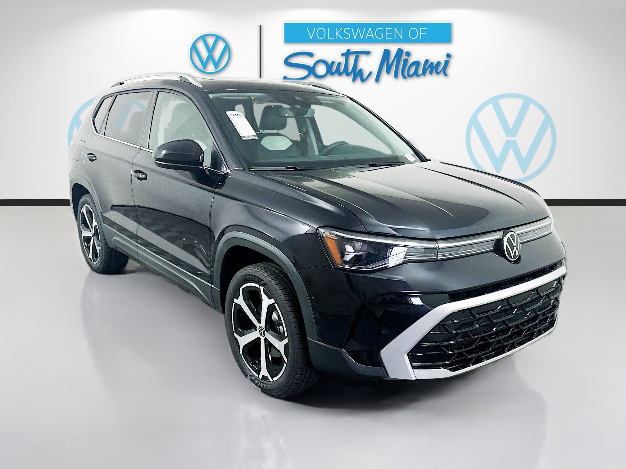 Certified 2025 Volkswagen Taos SEL image 1