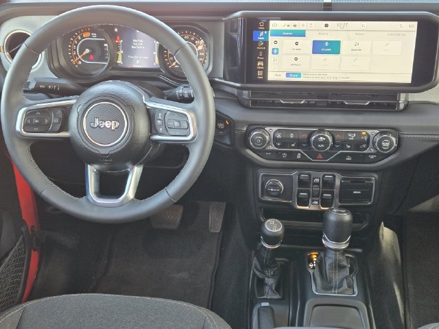 Used 2026 Jeep Wrangler Unlimited Sahara AWD/4WD image 35