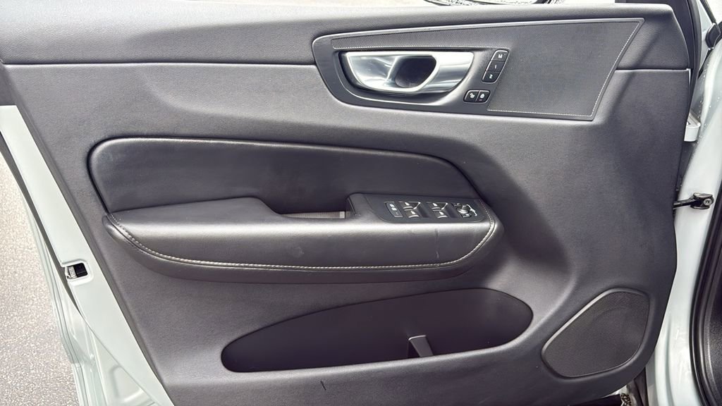 Certified 2025 Volvo XC60 B5 Plus image 13