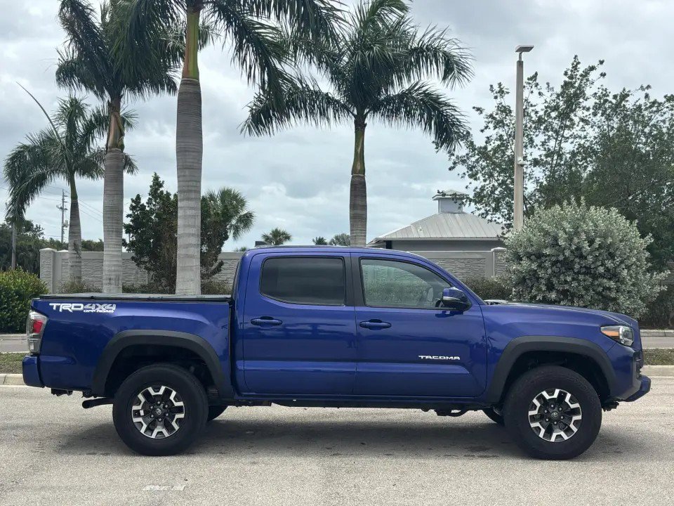 Used 2023 Toyota Tacoma TRD Off-Road w/ TRD Premium Off Road Package AWD/4WD image 5