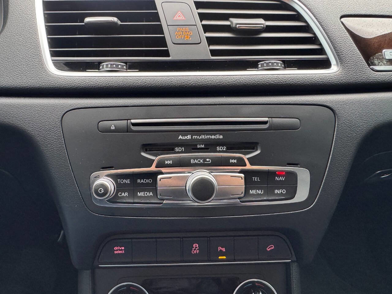 Used 2018 Audi Q3 2.0T Premium Plus w/ Premium Plus Package image 23