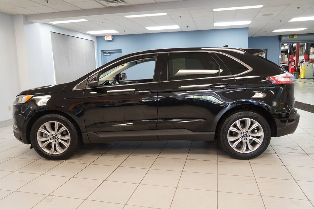 Used 2019 Ford Edge Titanium w/ Cold Weather Package AWD/4WD image 2