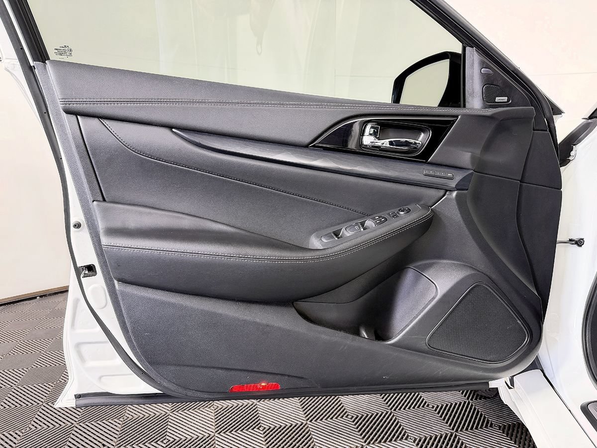 Used 2020 Nissan Maxima Platinum FWD image 30