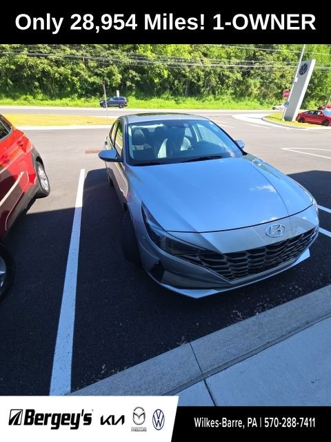 Used 2022 Hyundai Elantra Limited FWD image 1