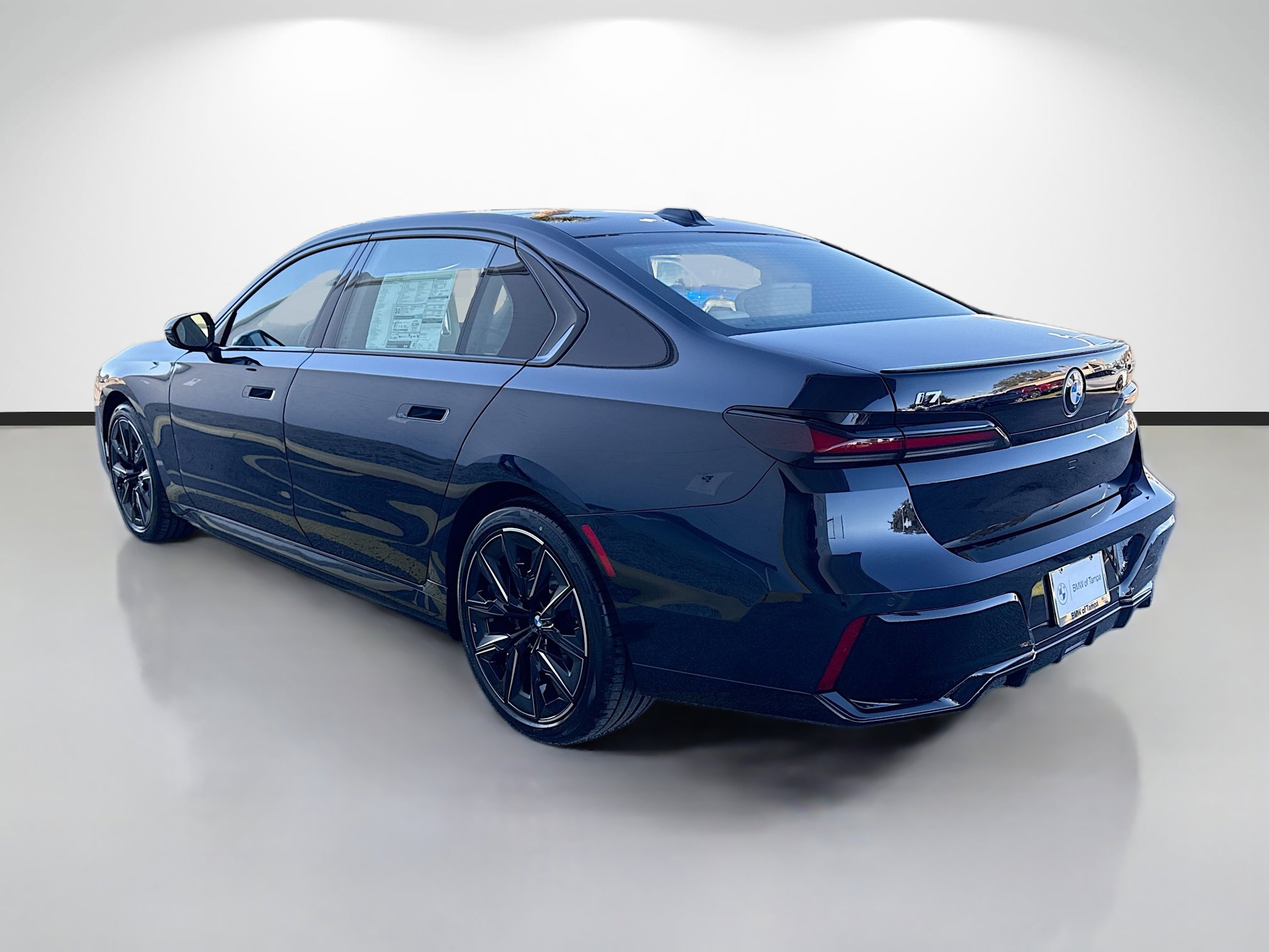 New 2026 BMW i7 xDrive60 w/ Premium Package AWD/4WD image 5