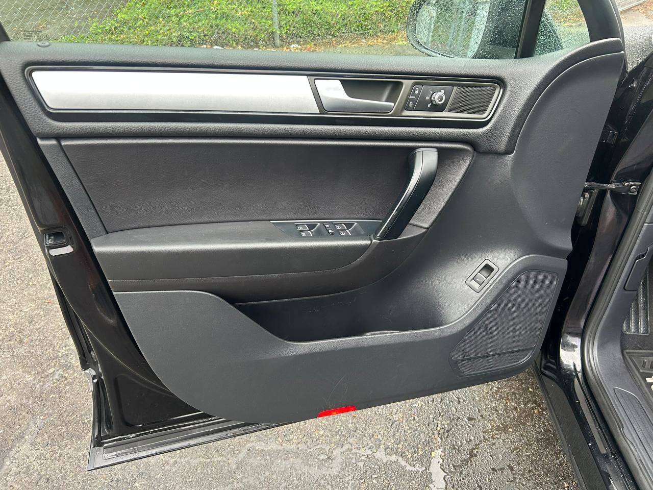 Used 2012 Volkswagen Touareg Sport AWD/4WD image 12