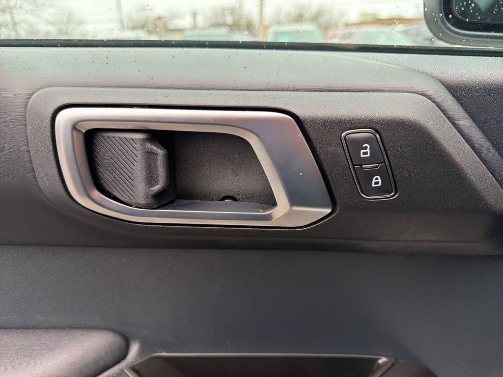 Used 2024 Ford Bronco Badlands image 15
