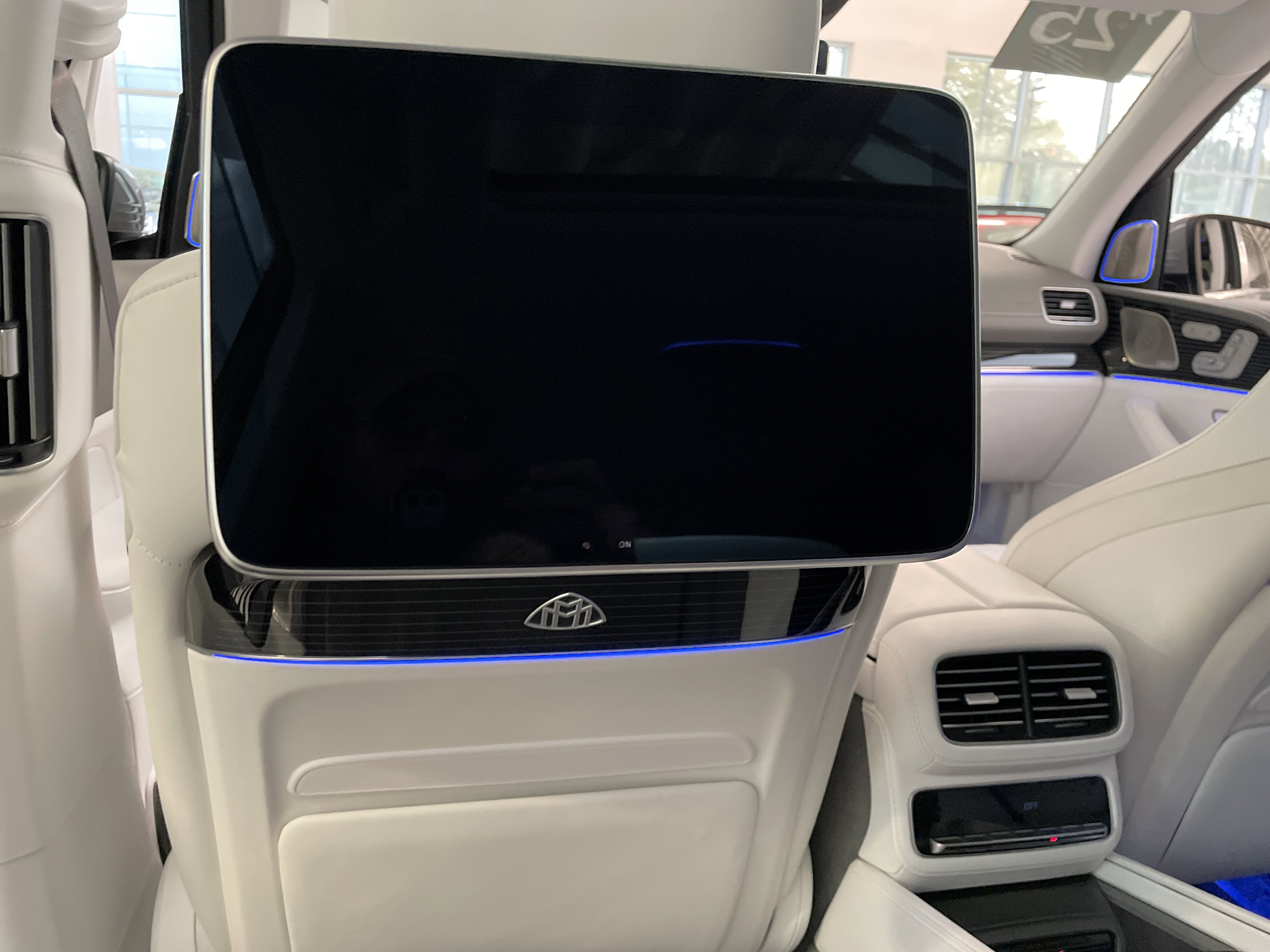 Certified 2025 Mercedes-Benz Maybach GLS 600 4MATIC image 40