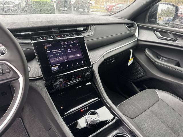 New 2025 Jeep Grand Cherokee L Altitude image 11