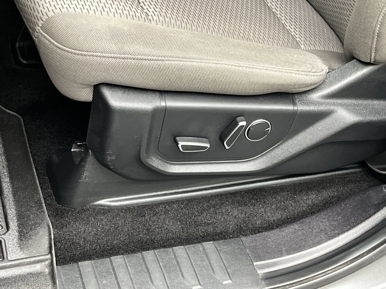 Used 2018 Ford F150 XLT w/ Equipment Group 302A Luxury AWD/4WD image 11