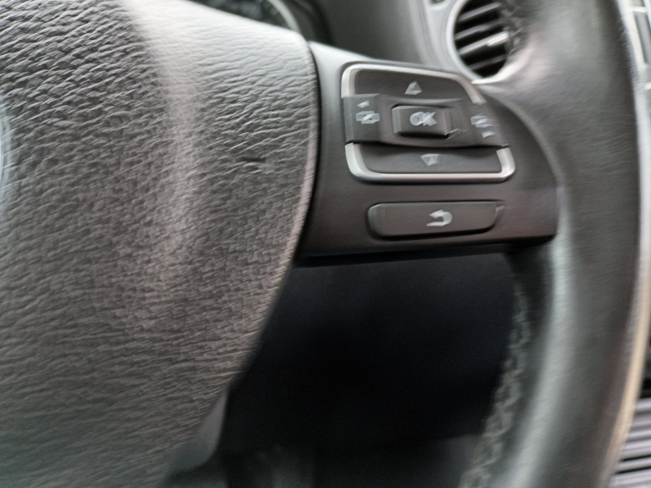 Used 2017 Volkswagen Tiguan S image 26