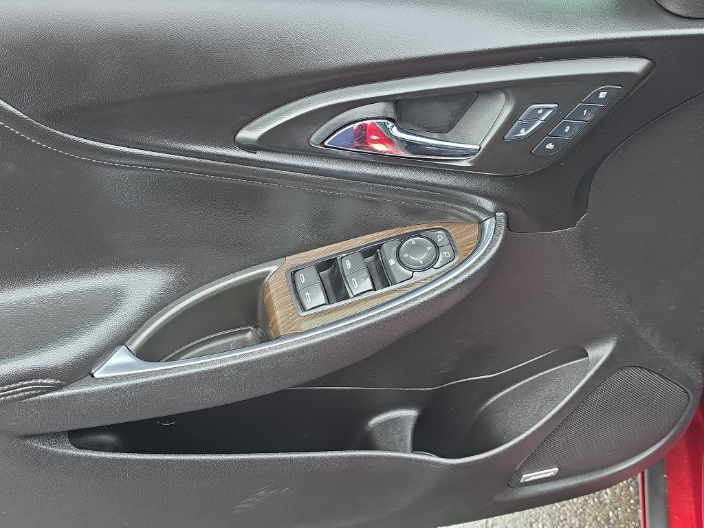 Certified 2017 Chevrolet Malibu Premier w/ Premier Sun and Wheel Package FWD image 11