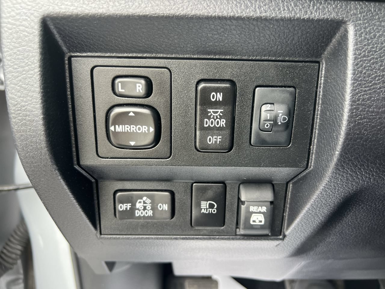 Used 2021 Toyota Tundra SR5 w/ SR5 Upgrade Package AWD/4WD image 29