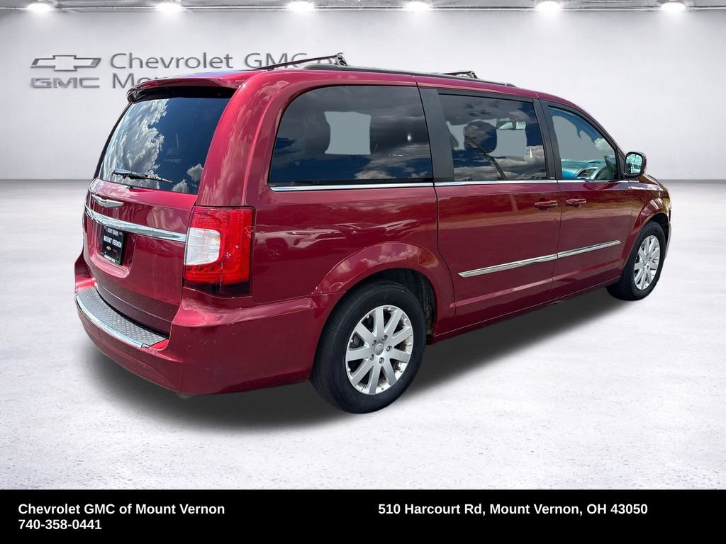 Used 2013 Chrysler Town & Country Touring FWD image 5