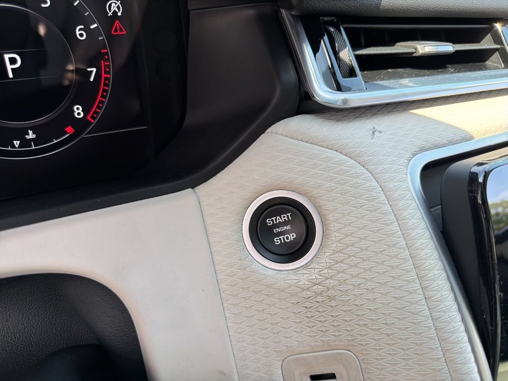 Used 2019 Land Rover Range Rover Velar R-Dynamic SE AWD/4WD image 33