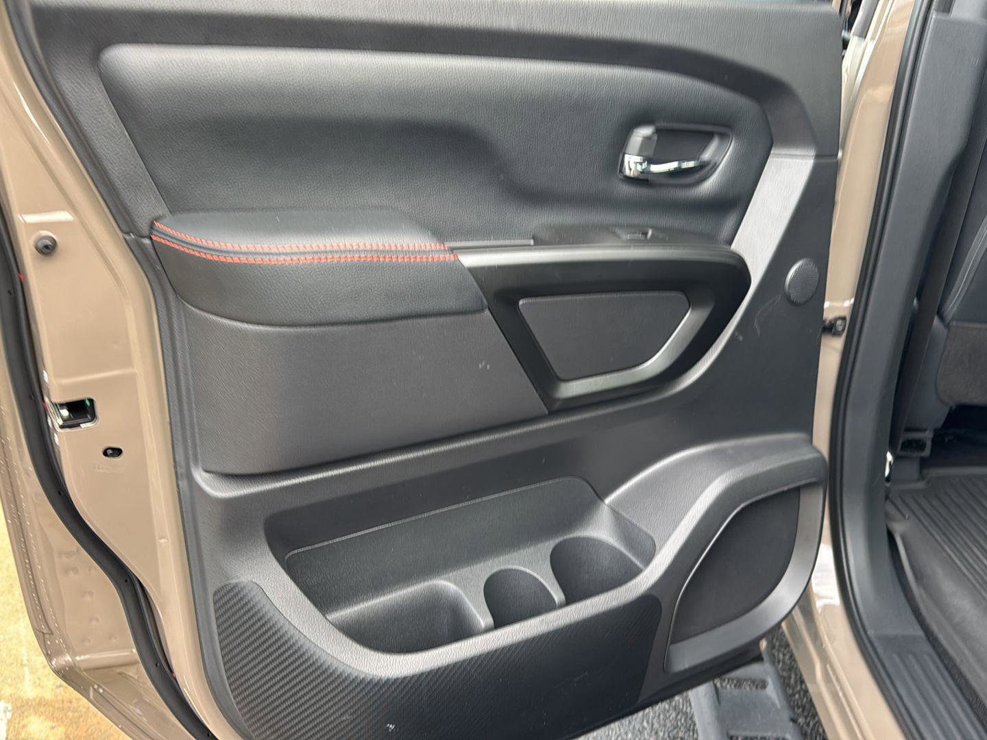 Used 2023 Nissan Titan PRO-4X w/ Pro-4x Convenience Package image 15