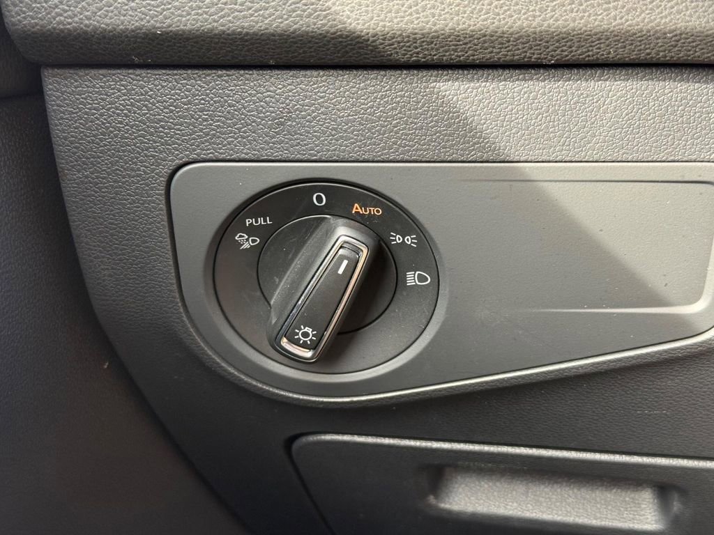 Certified 2022 Volkswagen Tiguan SEL R-Line image 22