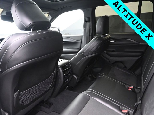 Used 2023 Jeep Grand Cherokee Altitude image 10