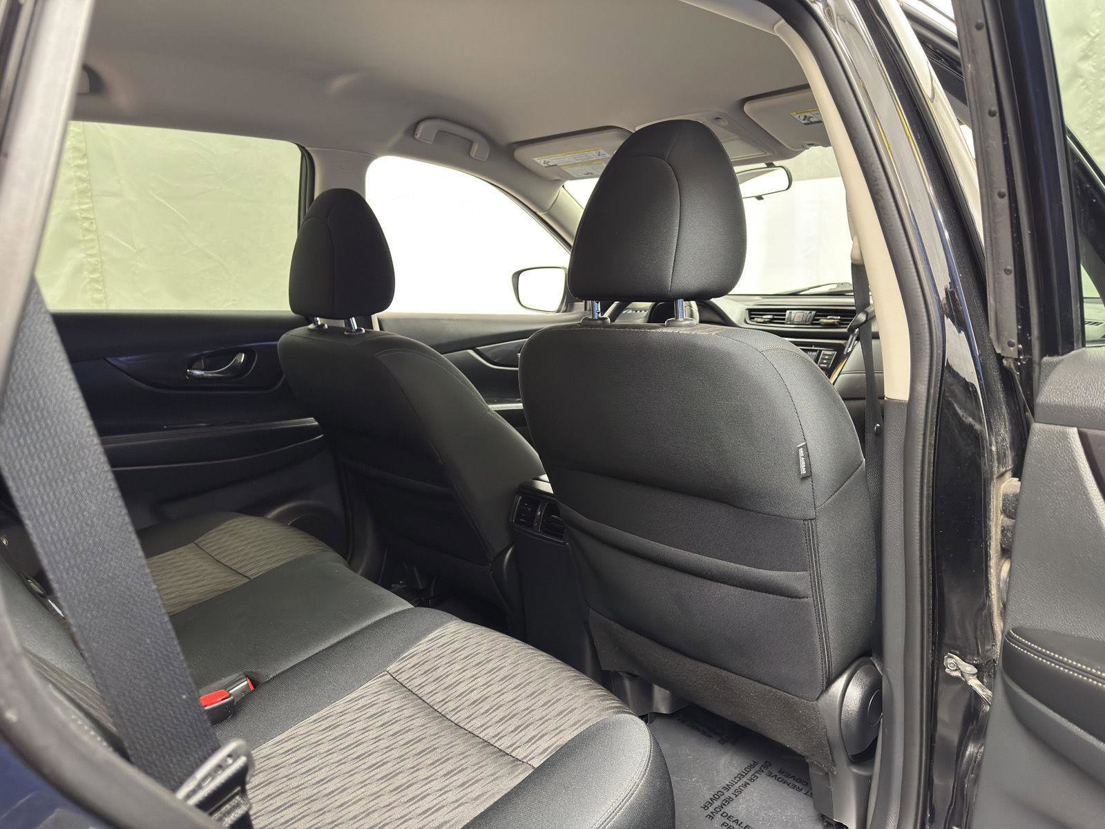 Used 2018 Nissan Rogue SV image 37