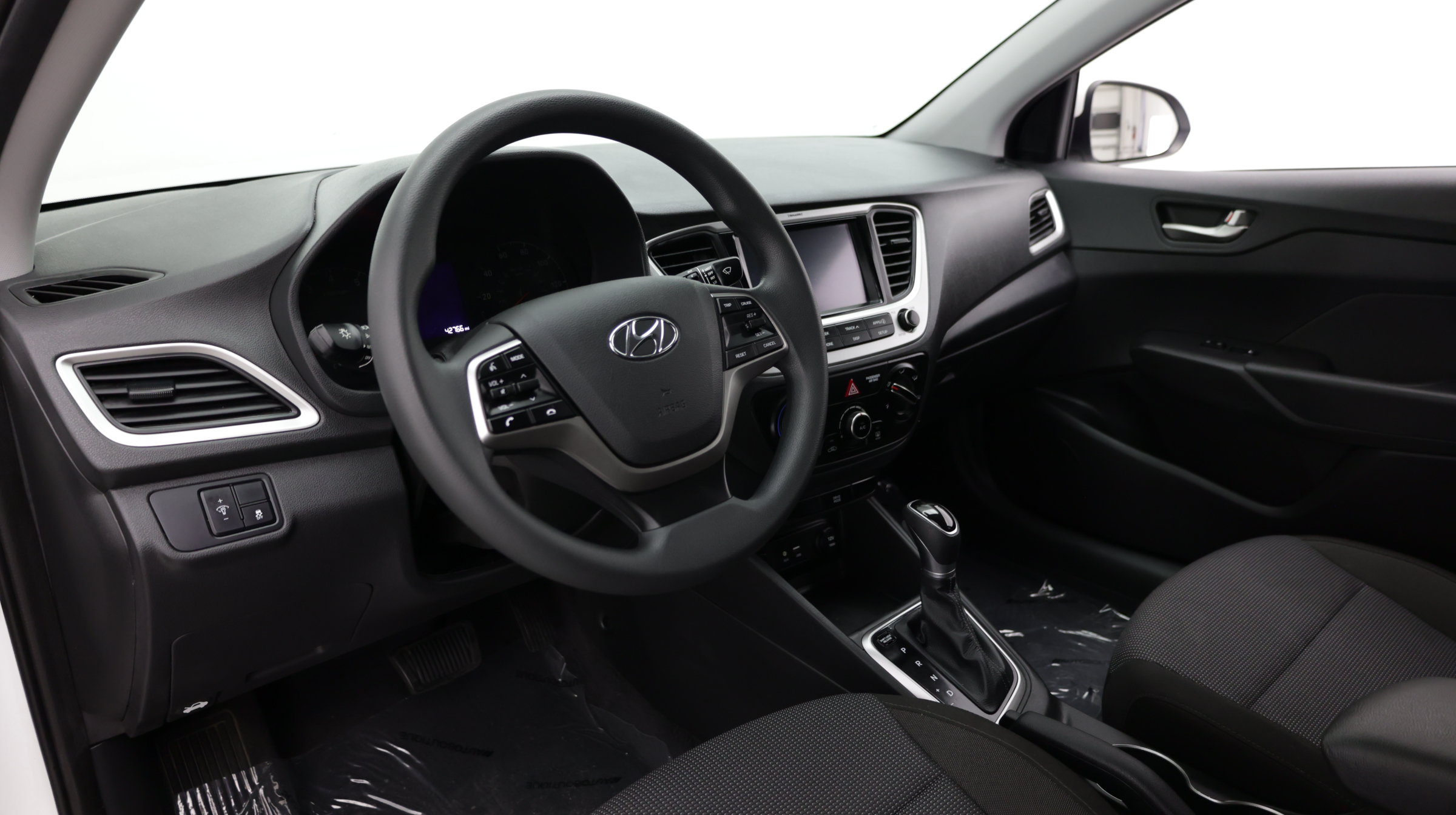 Used 2022 Hyundai Accent SEL FWD image 11