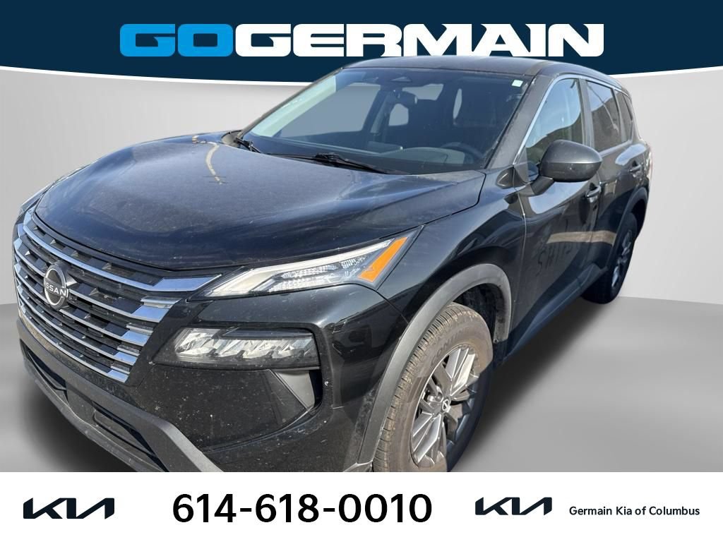 Used 2025 Nissan Rogue S AWD/4WD image 1