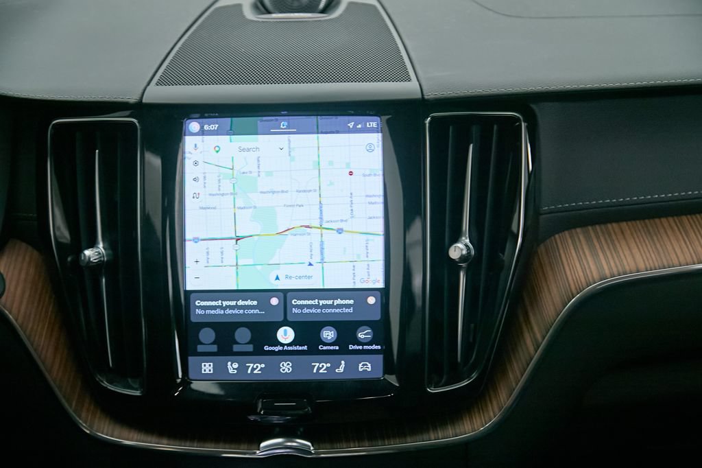 Certified 2023 Volvo XC60 T8 Ultimate w/ Climate Package AWD/4WD image 27