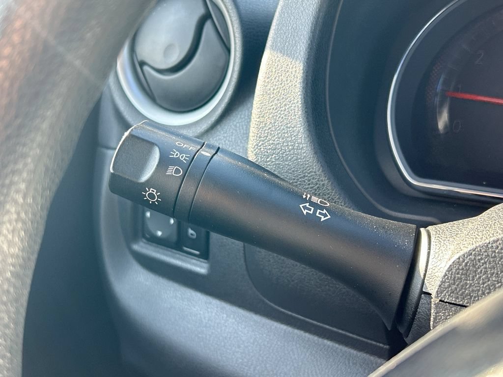 Used 2015 Nissan Versa Note S FWD image 25
