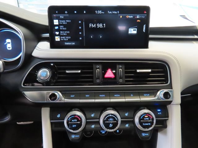 Used 2022 Genesis G70 3.3T RWD image 26
