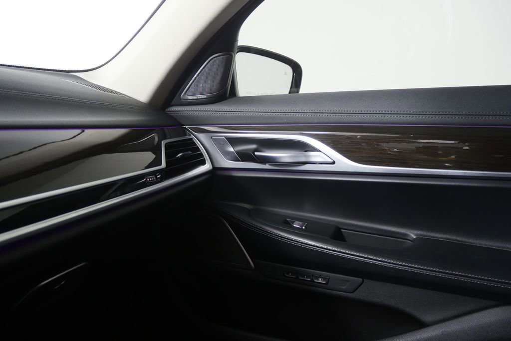 Used 2022 BMW 740i w/ Premium Package RWD image 26
