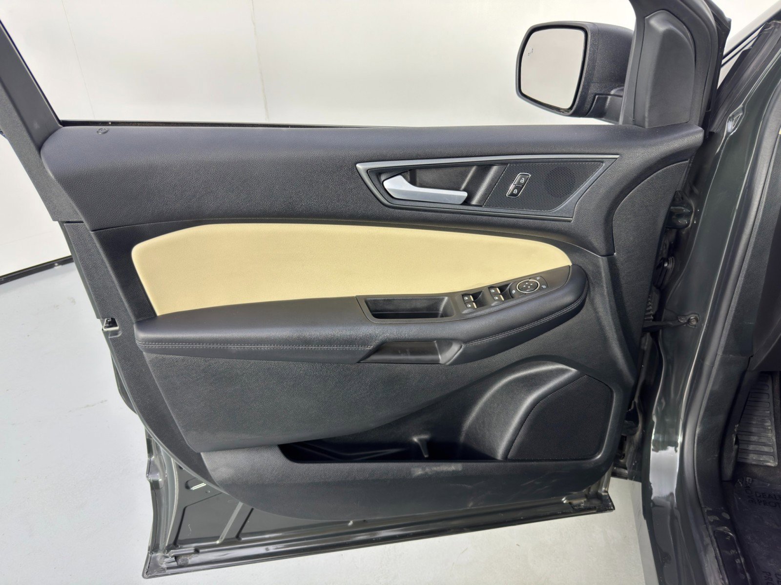 Used 2023 Ford Edge SE image 36