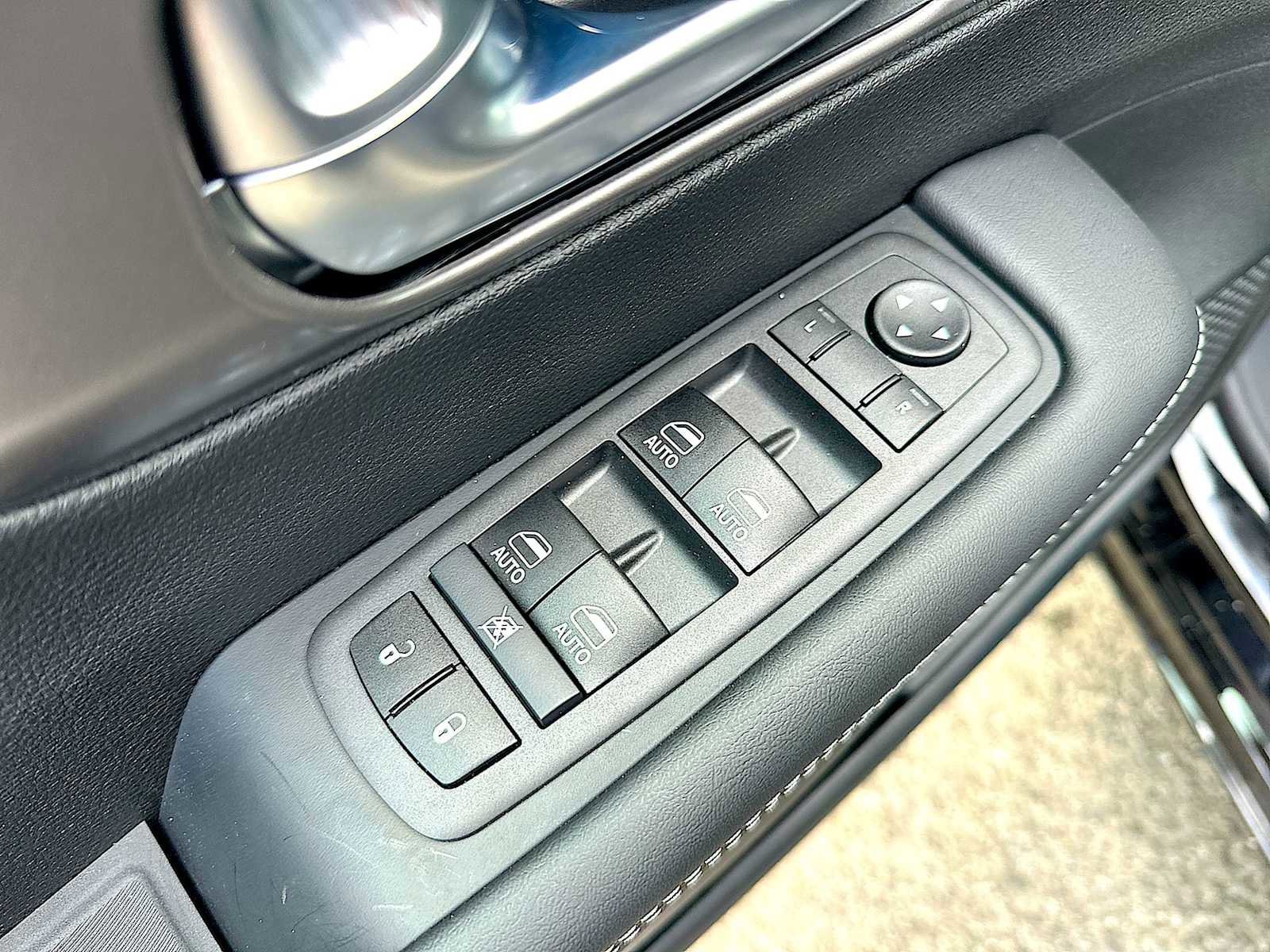 New 2026 Chrysler Voyager LX FWD image 15