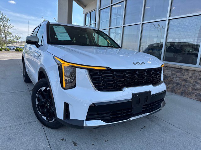 Used 2024 Kia Sorento S AWD/4WD image 2