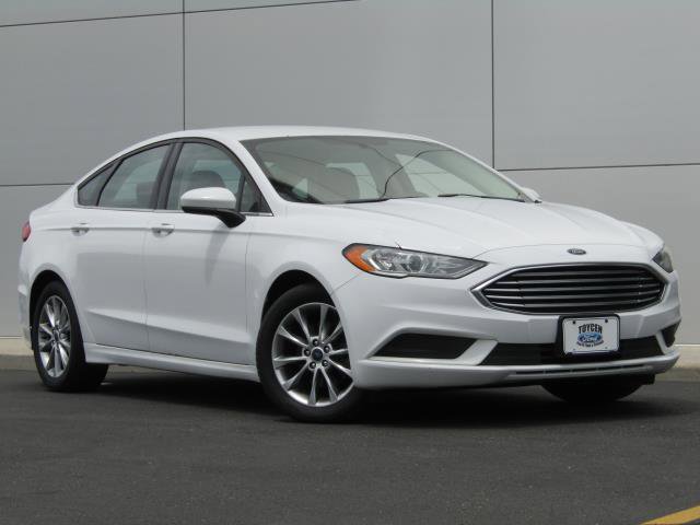 Certified 2017 Ford Fusion SE FWD image 1