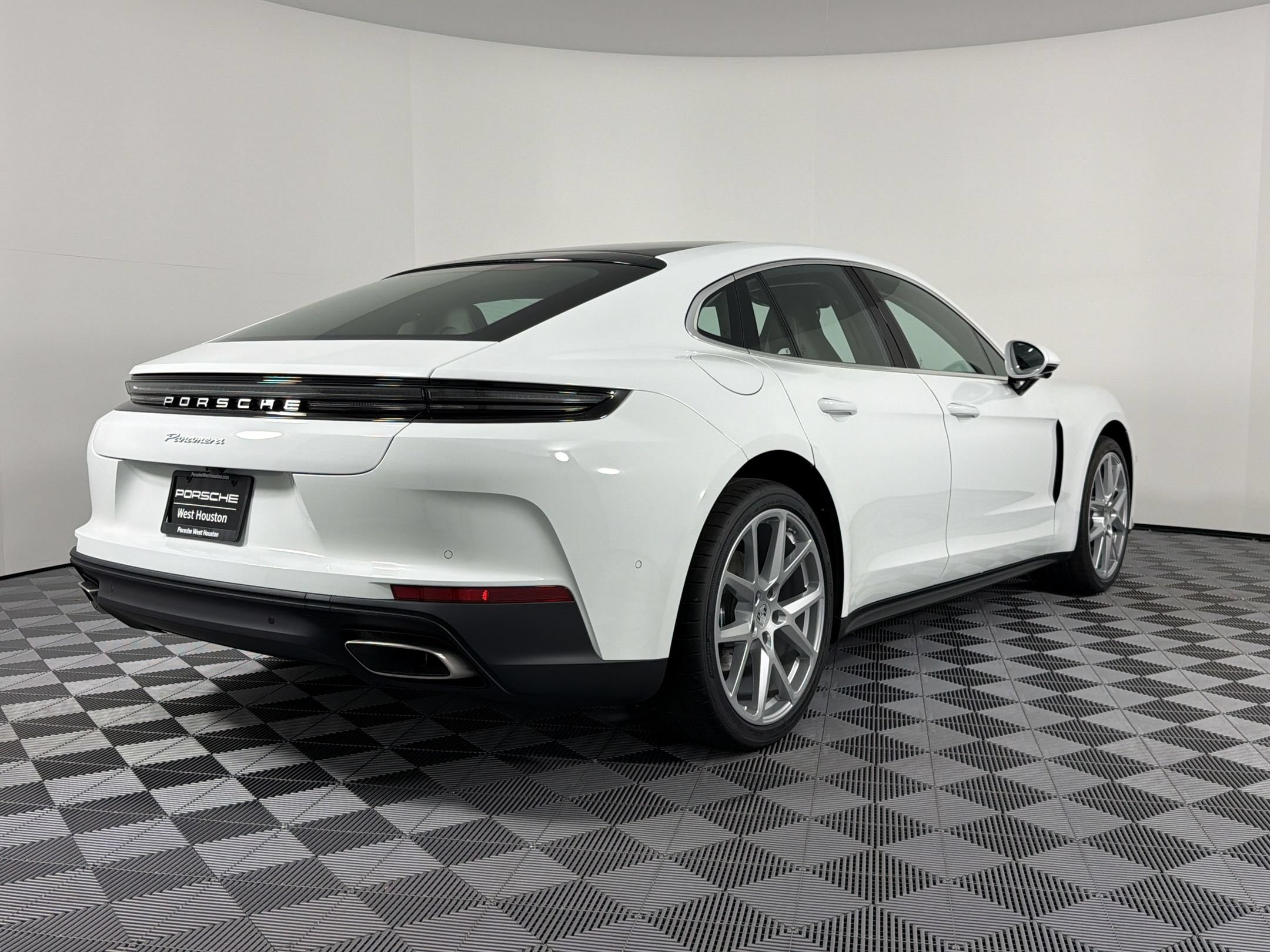 New 2026 Porsche Panamera image 9