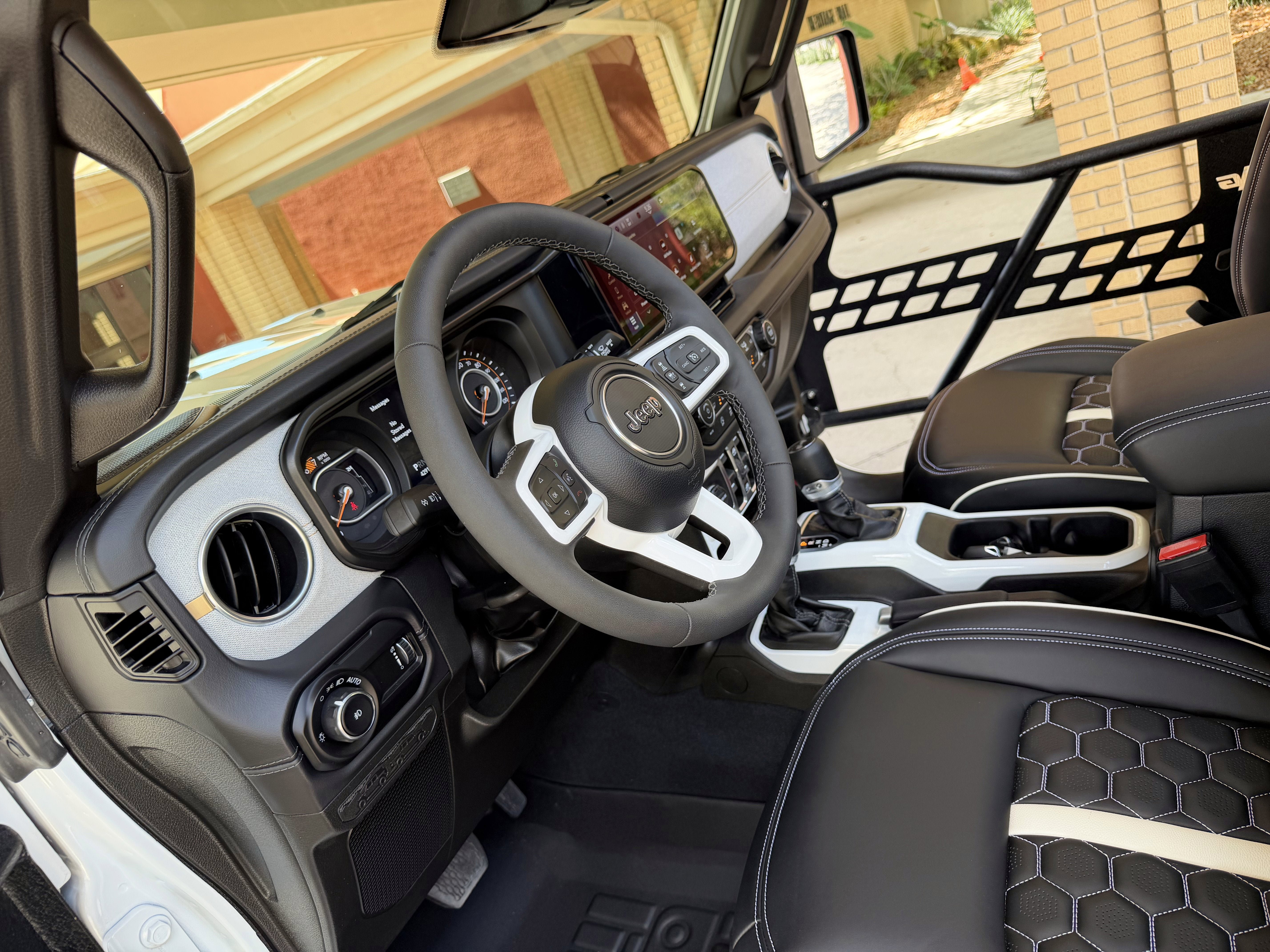 Used 2026 Jeep Wrangler Sahara AWD/4WD image 15