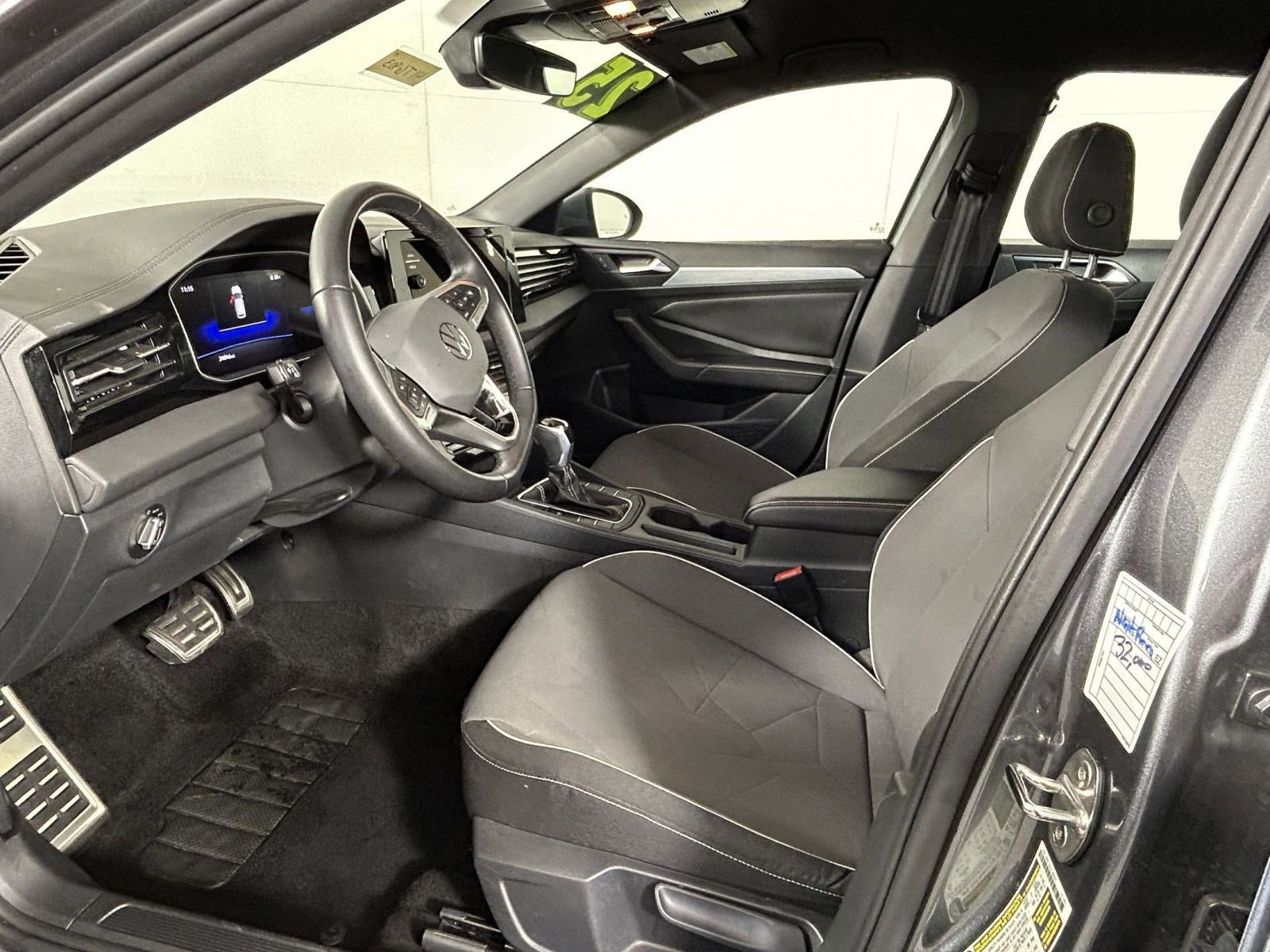 Used 2025 Volkswagen Jetta Sport image 18