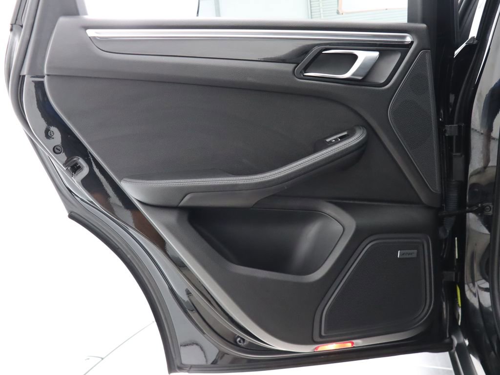 Used 2017 Porsche Macan image 35