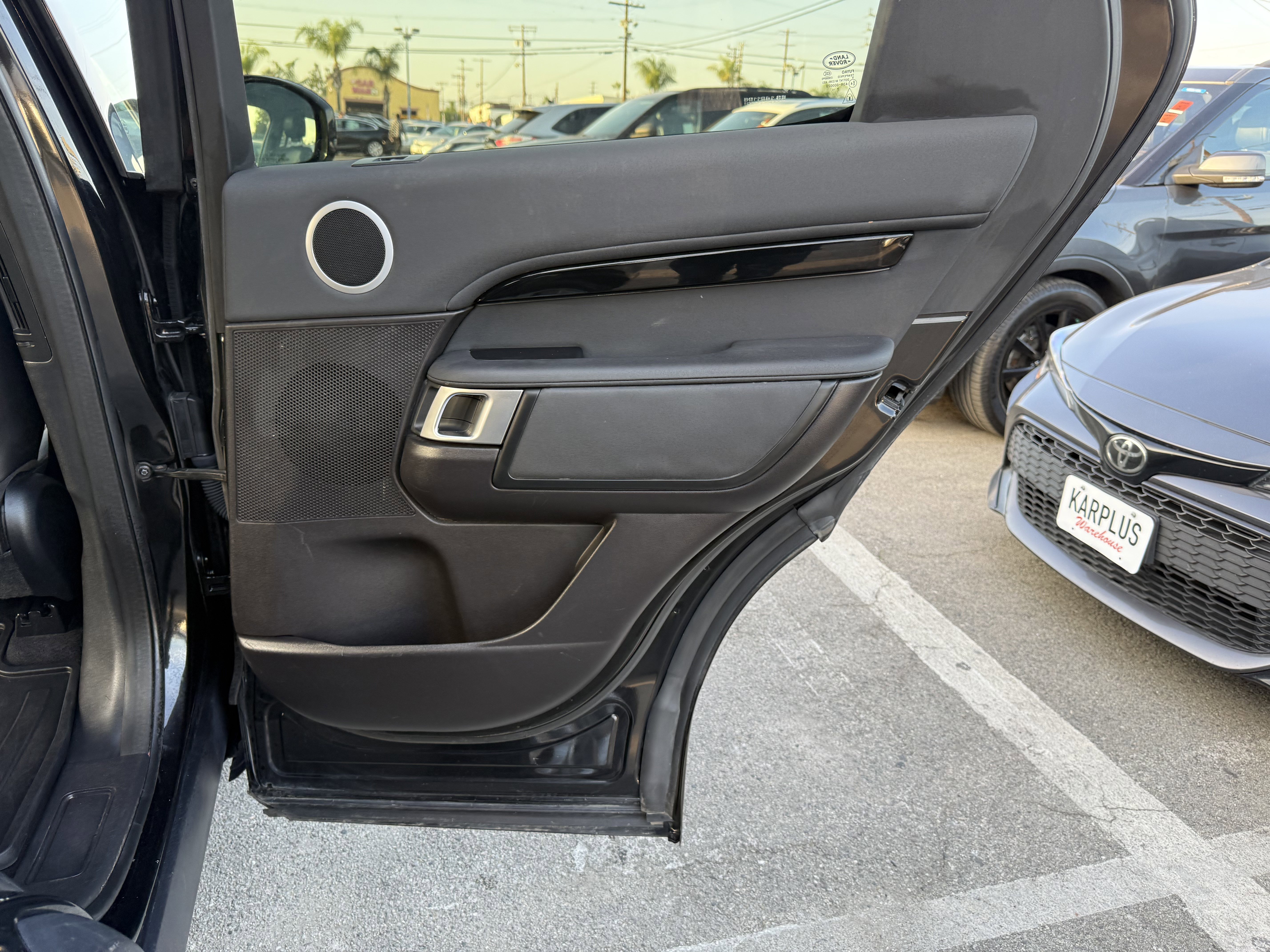 Used 2018 Land Rover Discovery SE image 23