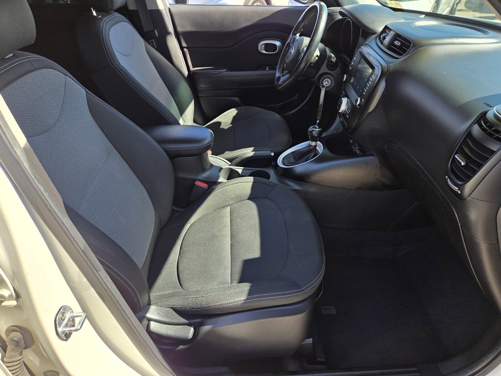 Used 2018 Kia Soul + image 15