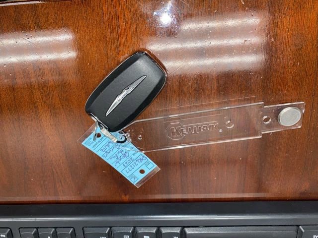 Used 2023 Chrysler Pacifica Touring-L image 29