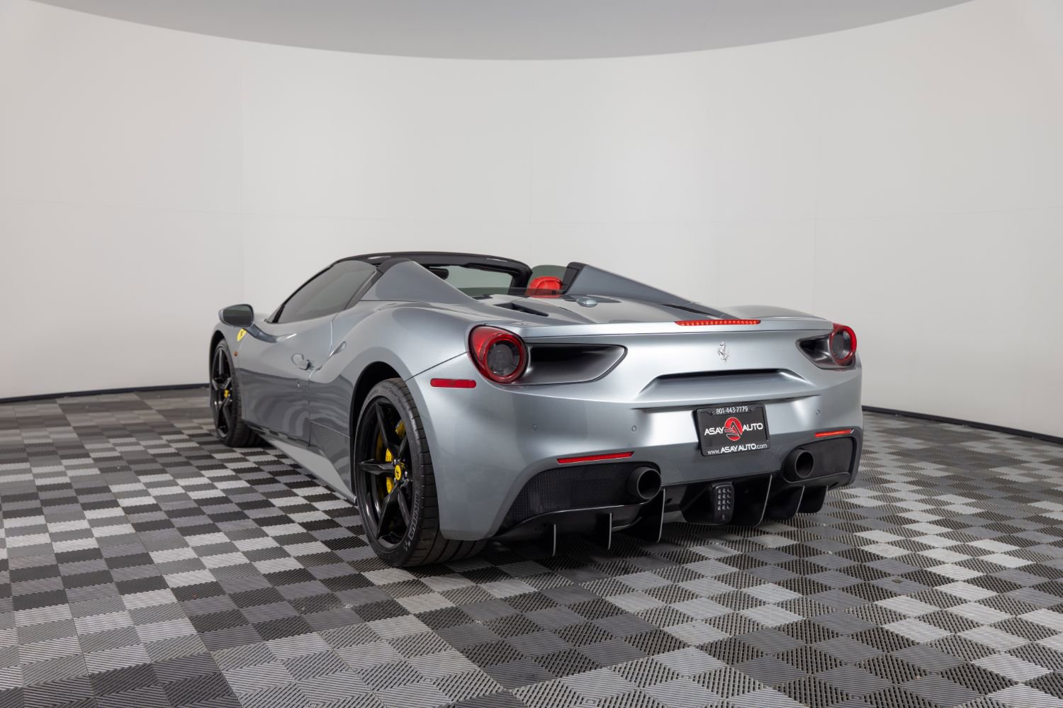 Used 2019 Ferrari 488 Spider image 17