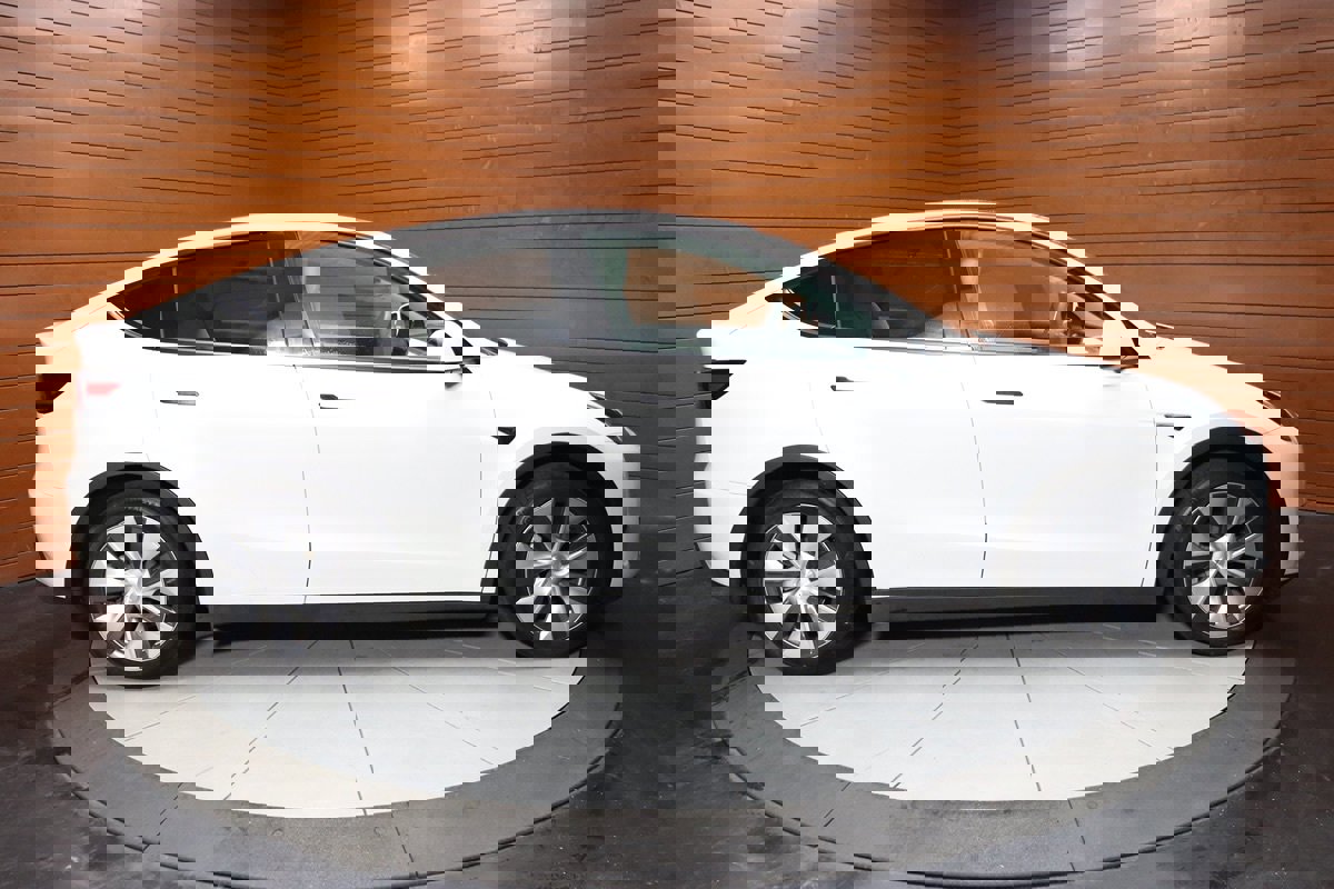 Used 2022 Tesla Model Y Long Range image 62